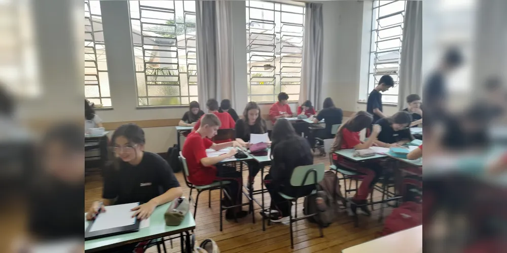 Como atividade prática, os alunos confeccionaram seus próprios manifestos sobre o Setembro Amarelo