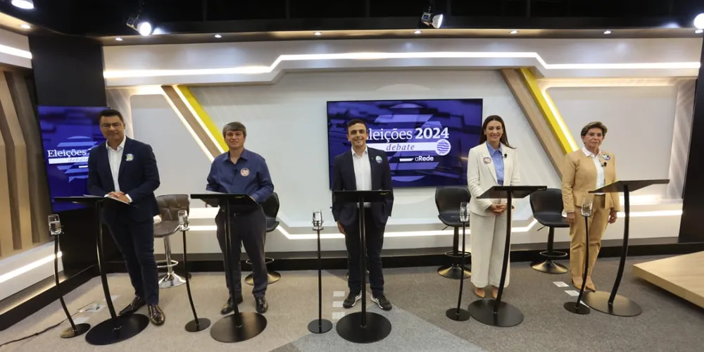 Candidatos debateram relevantes temas sorteados