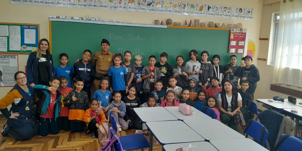 A proposta contou com a visita dos pais dos estudantes, para contar sobre sua trajetória e suas profissões