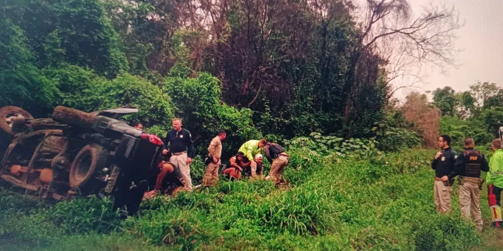 A ocorrência foi registrada no km 438 da rodovia, na região de Tibagi