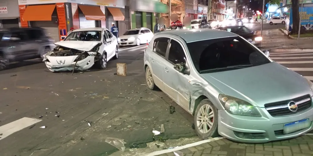 Foram registrados apenas danos materiais