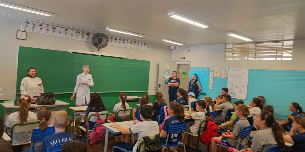 As turmas do quarto e quinto anos se reuniram para uma palestra com a Dra. Juliane Blum, dentista da Unidade Básica de Saúde São Braz, onde aprofundaram seus conhecimentos sobre os cuidados bucais