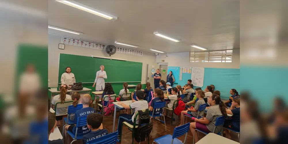 As turmas do quarto e quinto anos se reuniram para uma palestra com a Dra. Juliane Blum, dentista da Unidade Básica de Saúde São Braz, onde aprofundaram seus conhecimentos sobre os cuidados bucais