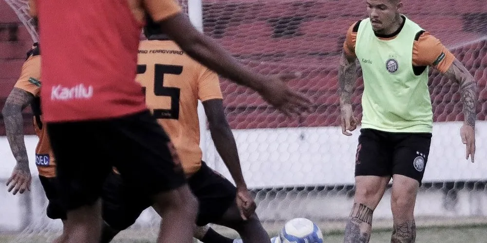 O elenco do Operário Ferroviário realizou treinamentos no Estádio Arruda, do time do Santa Cruz
