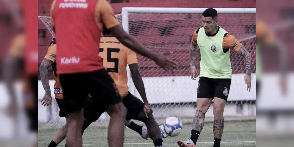 O elenco do Operário Ferroviário realizou treinamentos no Estádio Arruda, do time do Santa Cruz