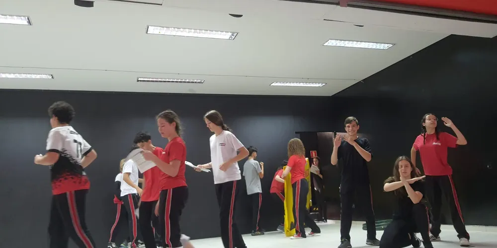 Os educandos se envolveram em todos os processos de montagem e atuação, desenvolvendo habilidades e experiência