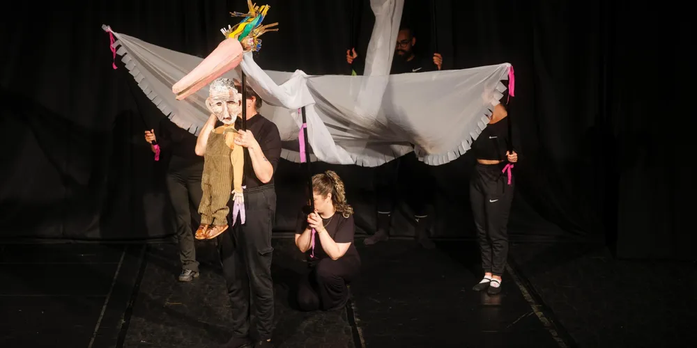 O espetáculo é voltado para as crianças, mas promete encantar toda a família