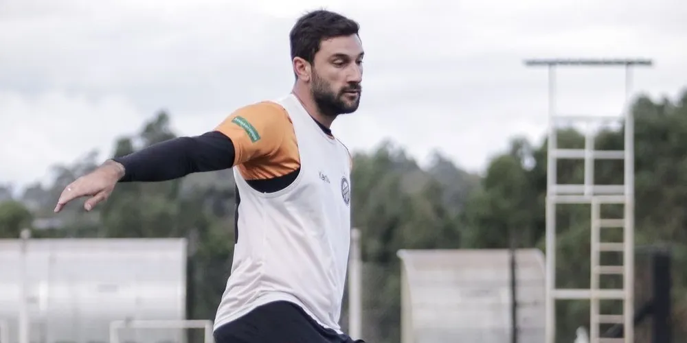 Após cumprir suspensão, o meia Gabriel Boschilia estará a disposição para o jogo