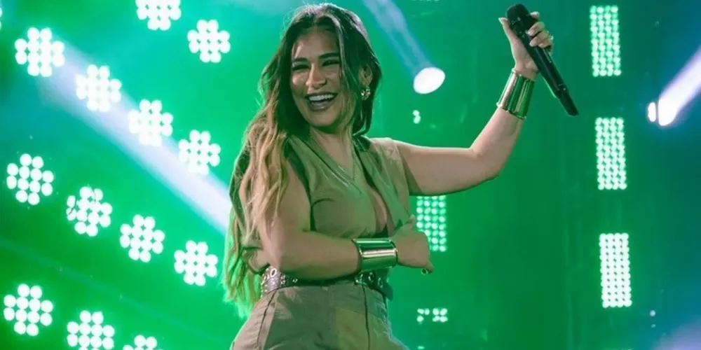 Quem abre a festa em 22 de novembro é a cantora sertaneja Simone Mendes