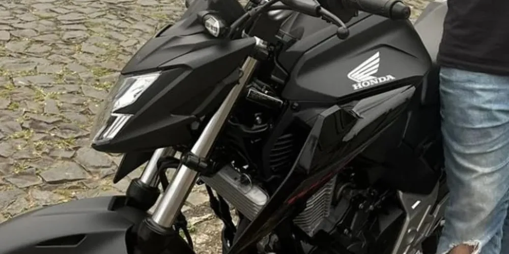 Moto roubada é uma Honda Twister de 300 cilindradas