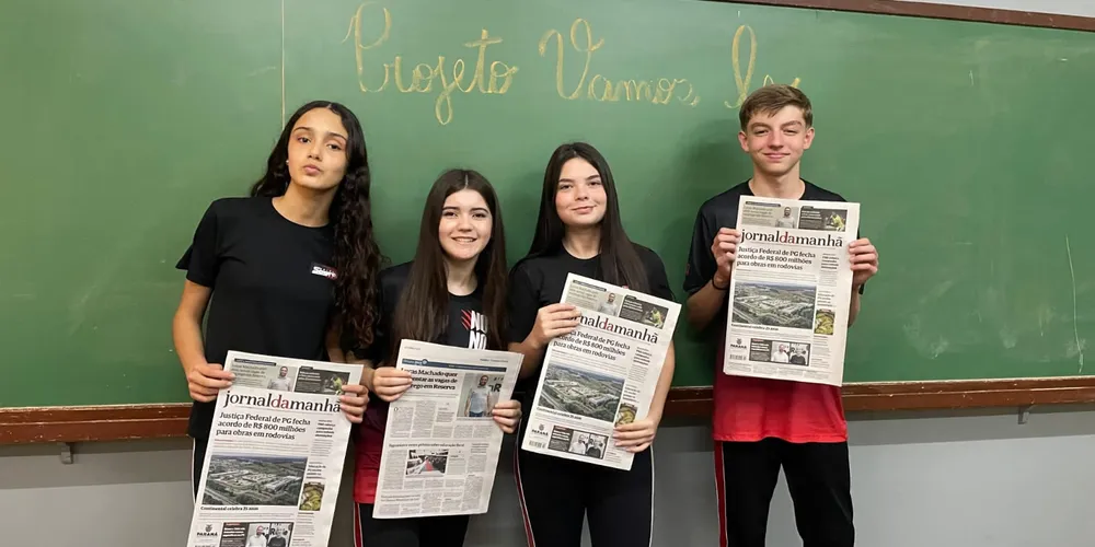 Através do estudo com o jornal impresso, os educandos puderam desenvolver a leitura crítica e consciente