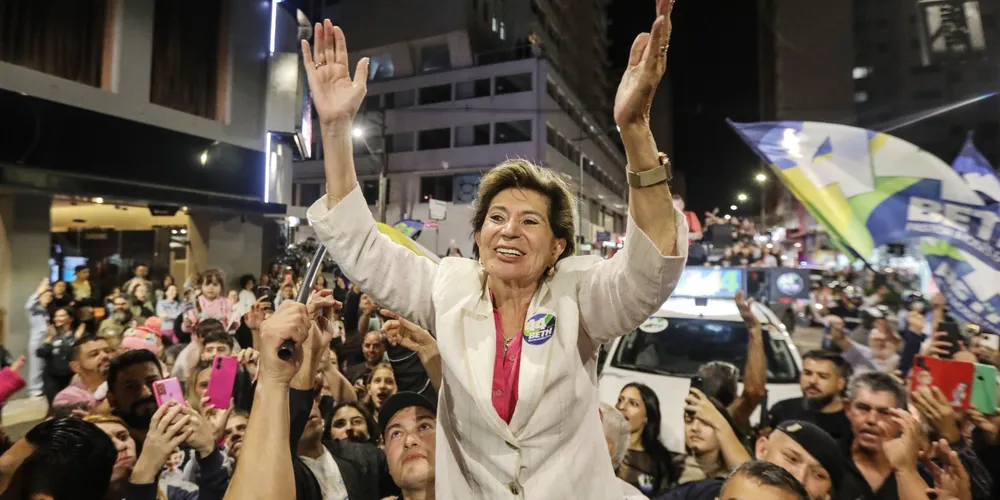 Elizabeth Schmidt foi reeleita prefeita com 96.407 votos