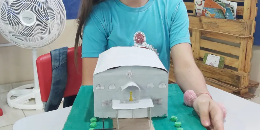 Parte das atividades da turma consistiu na montagem de maquetes que representavam patrimônios culturais da região