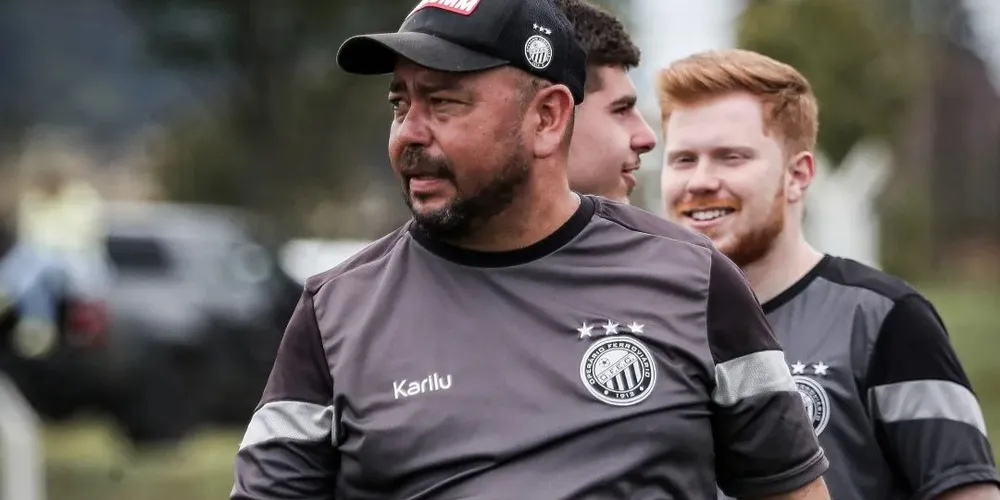 Em nota, o clube ressaltou a passagem do profissional pelo time