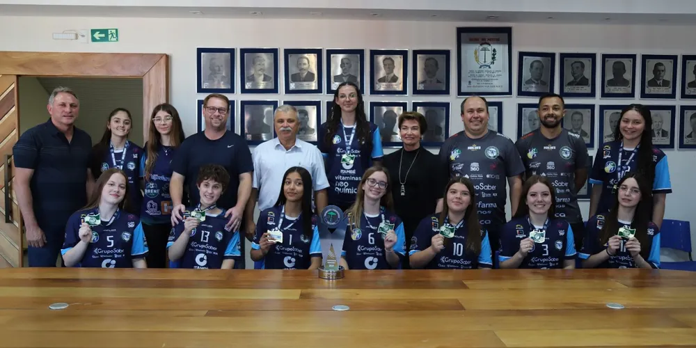 As jovens participantes foram recebidas pelo prefeito Jorge Derbli e pela vice-prefeita Ieda Waydzik