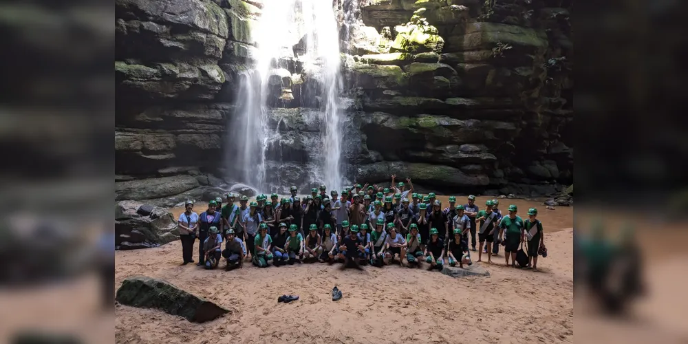 Alunos visitaram o Buraco do Padre, em Ponta Grossa