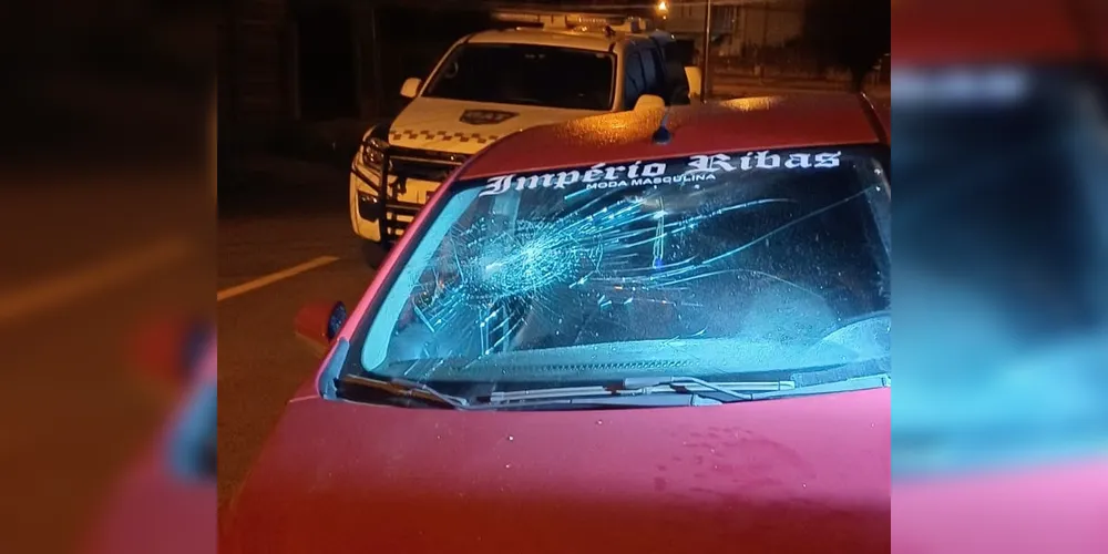 Mulher apedrejou o carro se seu ex-convivente