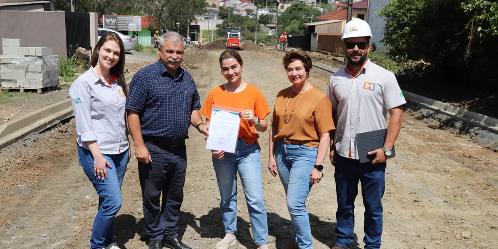 A pavimentação das ruas já iniciou, segue nas próximas semanas e será acompanhada de melhorias na sinalização