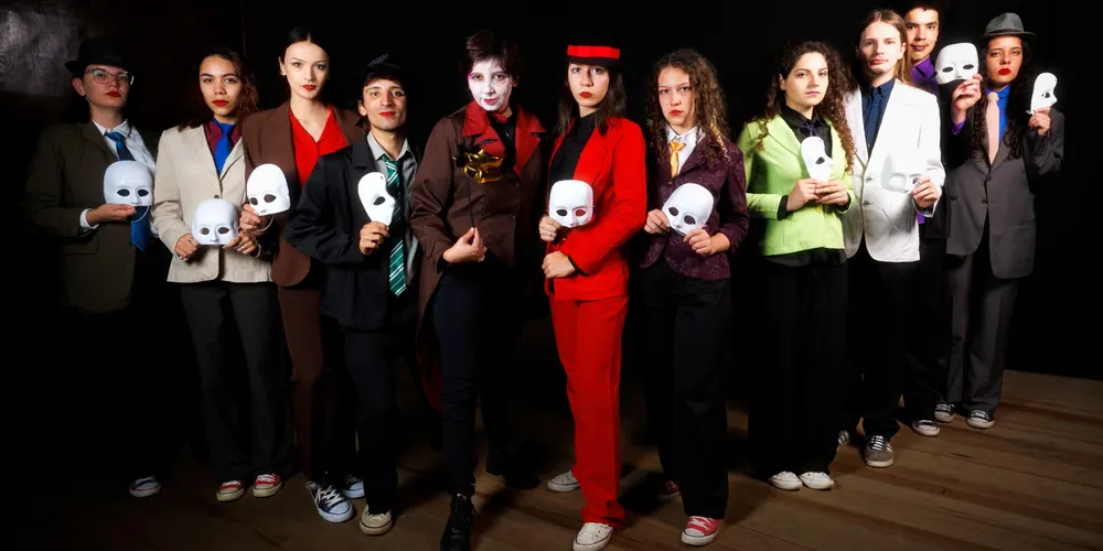 Atualmente o Grupo de Teatro Universitário é formado por 23 pessoas.