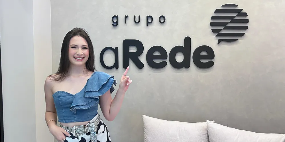 Com apenas 16 anos, Manu vem conquistando seu espaço na música sertaneja