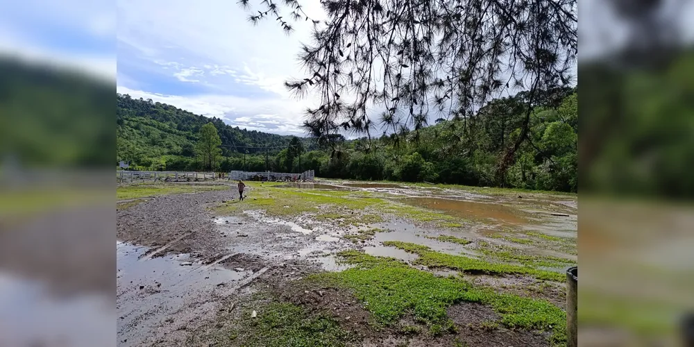 A menina foi levada pela água da chuva