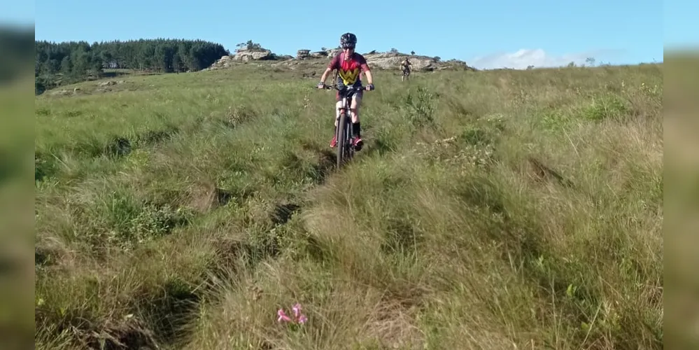 Ciclista morreu após cair de uma altura de aproximadamente 30 metros, na região do São Jorge