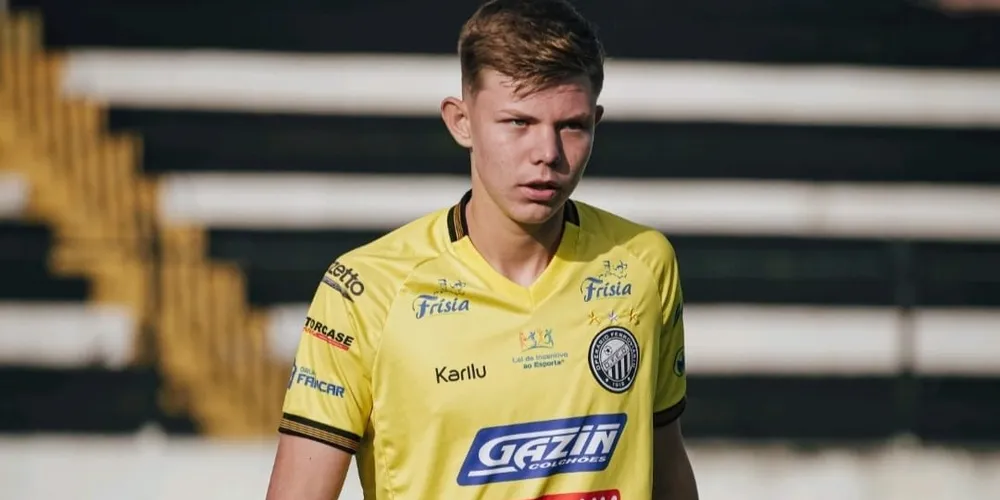 Neste ano, Nairon disputou três partidas oficiais pelo Sub-17 do clube