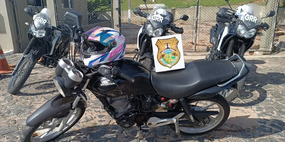 O homem foi conduzido para a 13ª Subdivisão Policial (SDP), juntamente da motocicleta