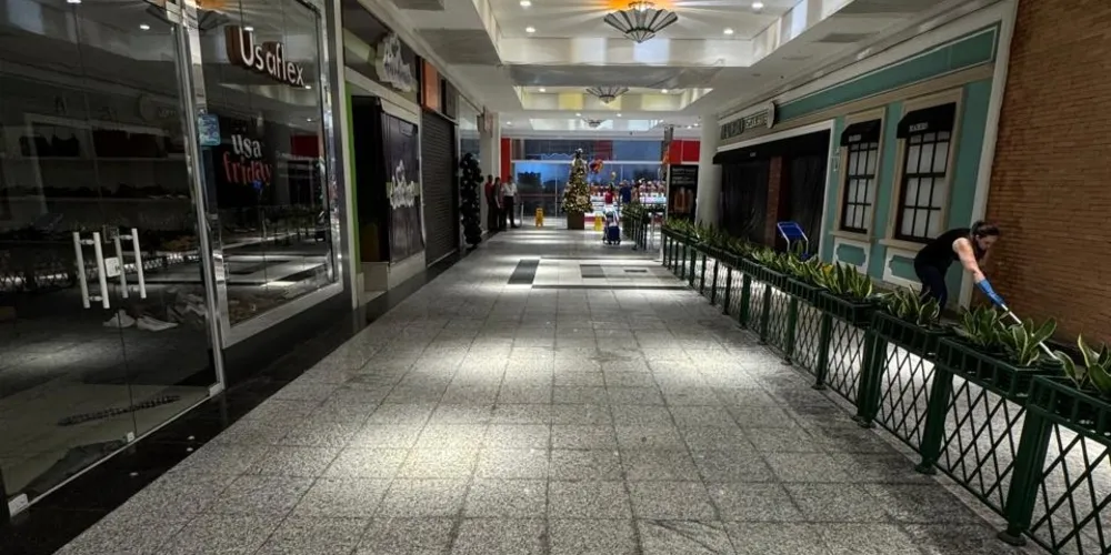 Corredor em que ocorreu o incidente já recebeu os reparos necessários