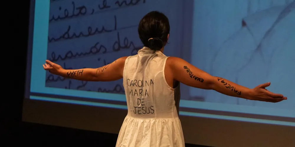 A peça protagonizada por Ligiane é uma homenagem ao seu pai, um homem preto, e a Carolina Maria de Jesus.