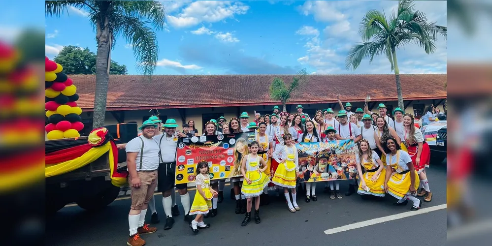 Desfile aconteceu na avenida Vicente Machado, na última sexta-feira