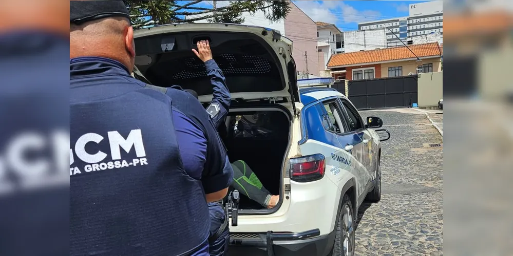 Mulher foi identificada e presa pela equipe da Guarda Civil Municipal