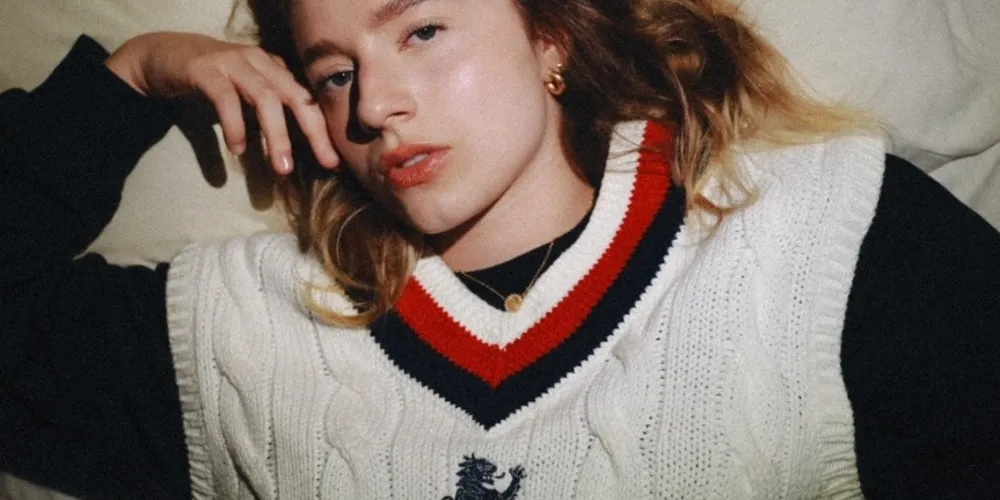 Cantora ponta-grossense interpretou a música 'Fogão de Lenha'