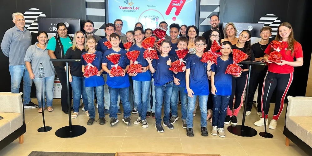 Autoridades, educadores, alunos e equipe do Grupo aRede prestigiaram o sétimo evento de premiação do Vamos Ler em 2024