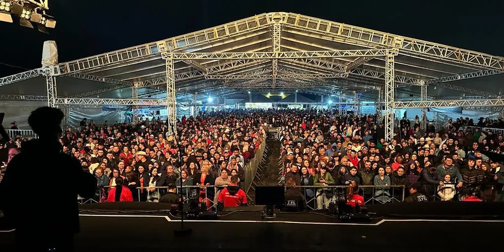 O primeiro show será de Pedro Sanchez & Thiago e Léo & Raphael, na sexta-feira, dia 13 de dezembro