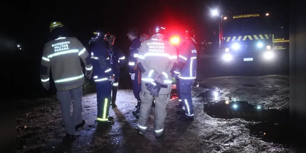 Equipes da concessionária trabalharam na limpeza e na restauração da via