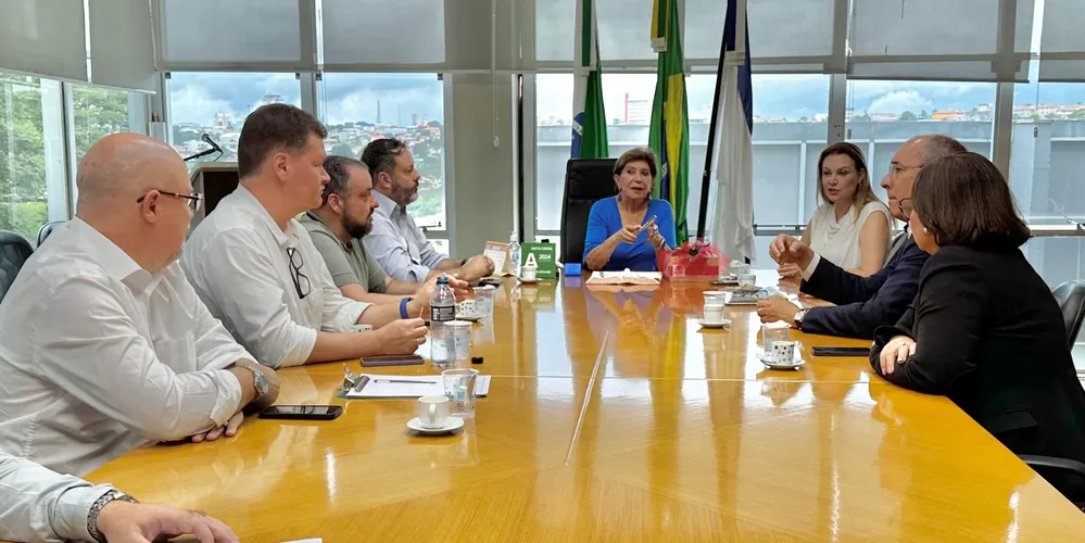 Reunião sobre o aeroporto contou com representantes da Acipg e ocorreu no gabinete da prefeita Elizabeth Schmidt