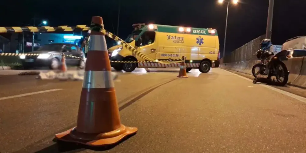 Motociclista sofre queda ao transitar por ‘corredor’, é atropelado e morre em grave acidente na BR-116