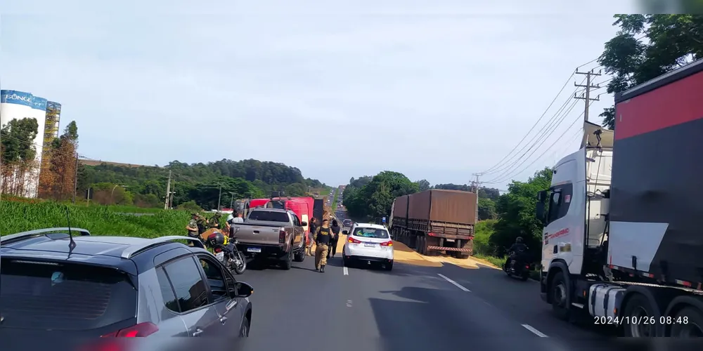 Acidente aconteceu por volta das 08 horas deste sábado (26)