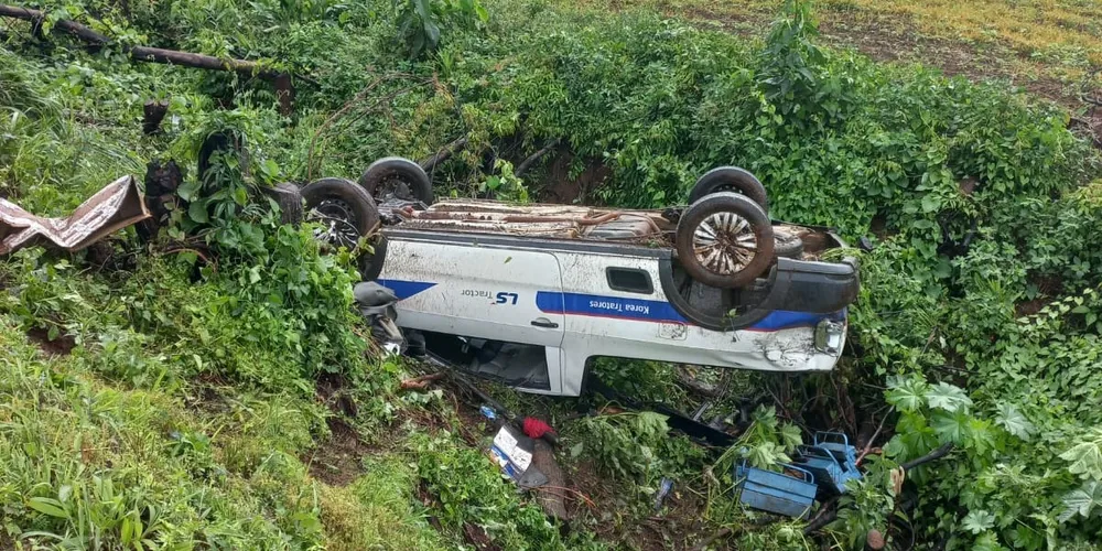 O condutor perdeu o controle e capotou à margem esquerda da rodovia