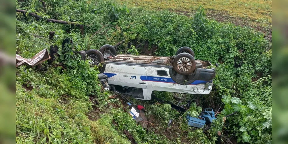 O condutor perdeu o controle e capotou à margem esquerda da rodovia