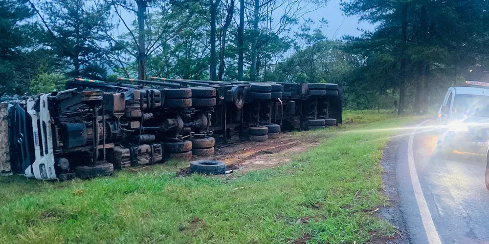Acidente na PR-340, no km 312, aconteceu no trecho Telêmaco Borba a Tibagi, nos Campos Gerais