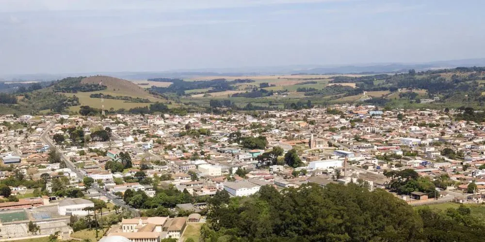 A Prefeitura reforça a importância de os condutores redobrarem a atenção ao trafegar pelas ruas