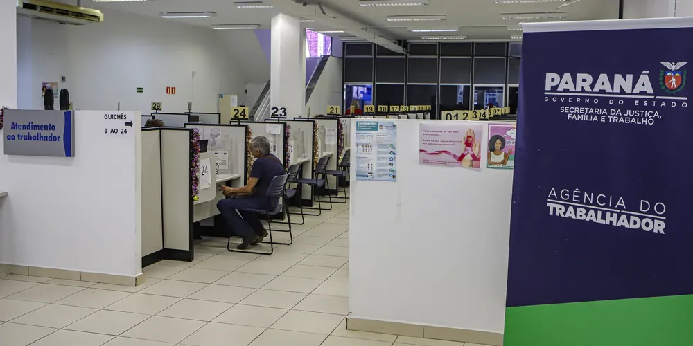 Agências do Trabalhador iniciam a semana com 23,8 mil vagas no Paraná