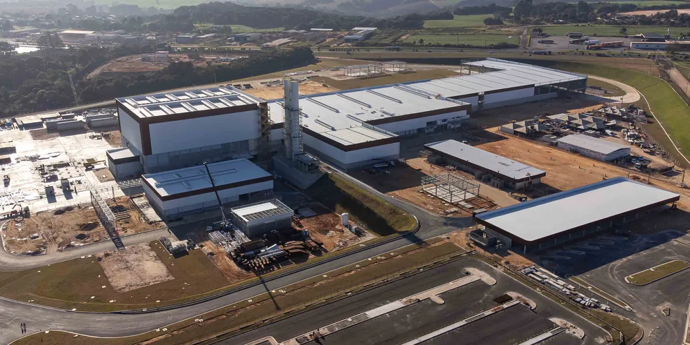 A indústria de garrafas está com mais de 80% das obras concluídas e está sendo instalada em Carambeí