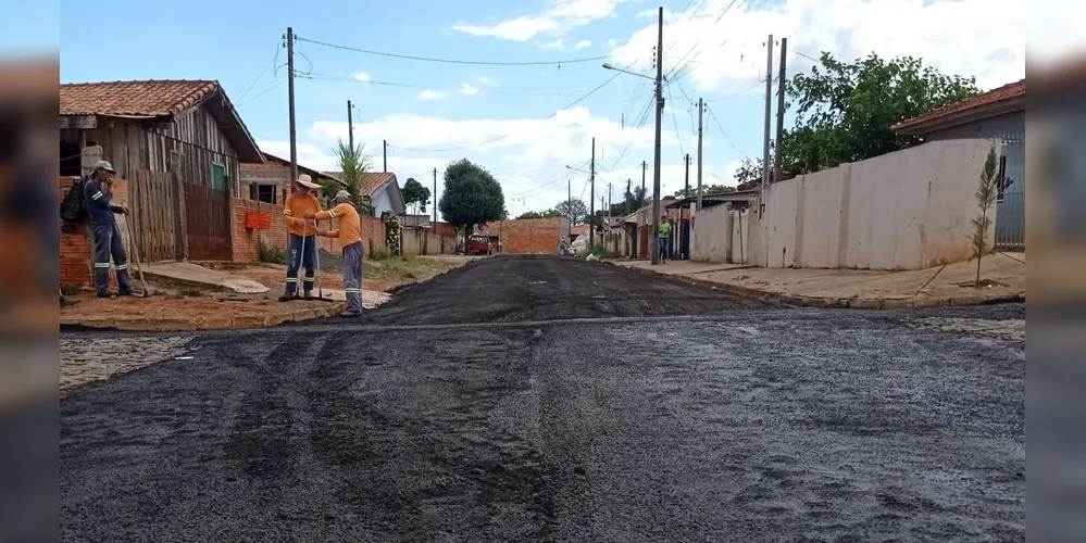 A primeira beneficiada foi a "Rua A", conhecida como "Rua do Beco"