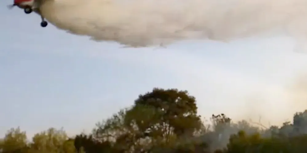 Combate foi feito por uma aeronave contratada pelo Governo do Estado