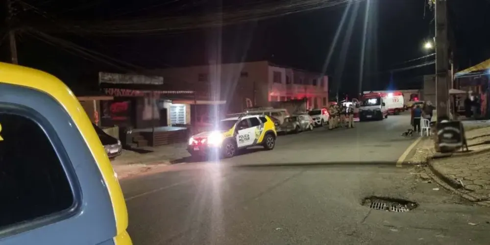 Três pessoas foram baleadas no bar, uma delas morreu