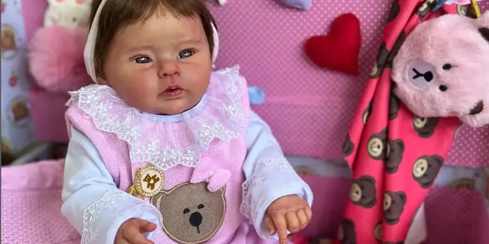 Os bebês reborn roubados são fabricados em vinil e silicone sólido