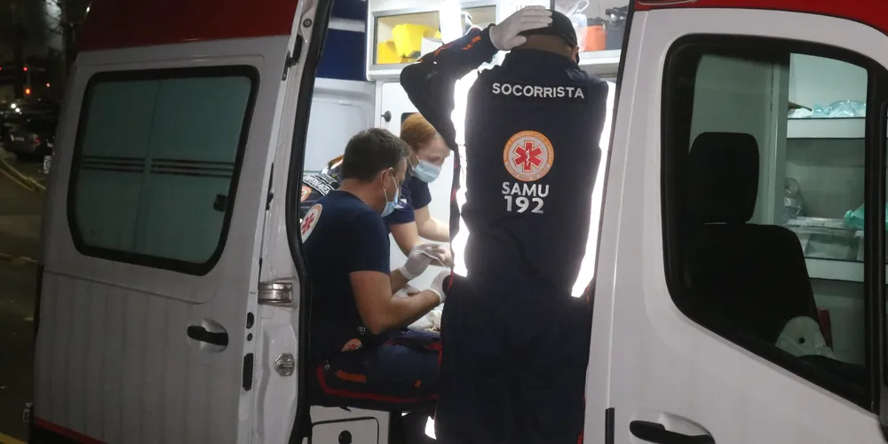 Homem é encontrado caído e inconsciente em avenida de Ponta Grossa